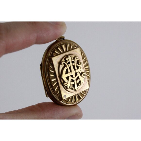 Victorian gilt stash locket Amity Eternity Infinity, antique monogram locket - Picture 2 of 10